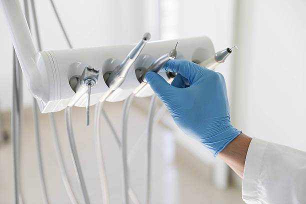 Professional Tooth Extraction technician working in Mount Clemens, MI
